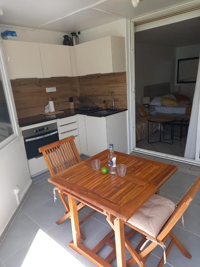 Grand Studio De 41 M², Vue Mer Et Jardin Tropical. Le Gosier  Exteriér fotografie