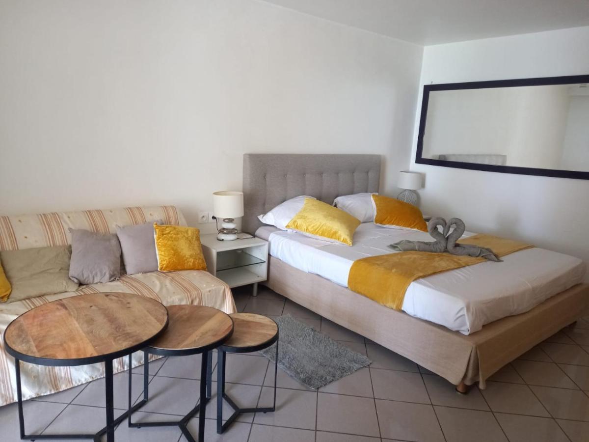 Grand Studio De 41 M², Vue Mer Et Jardin Tropical. Le Gosier  Exteriér fotografie