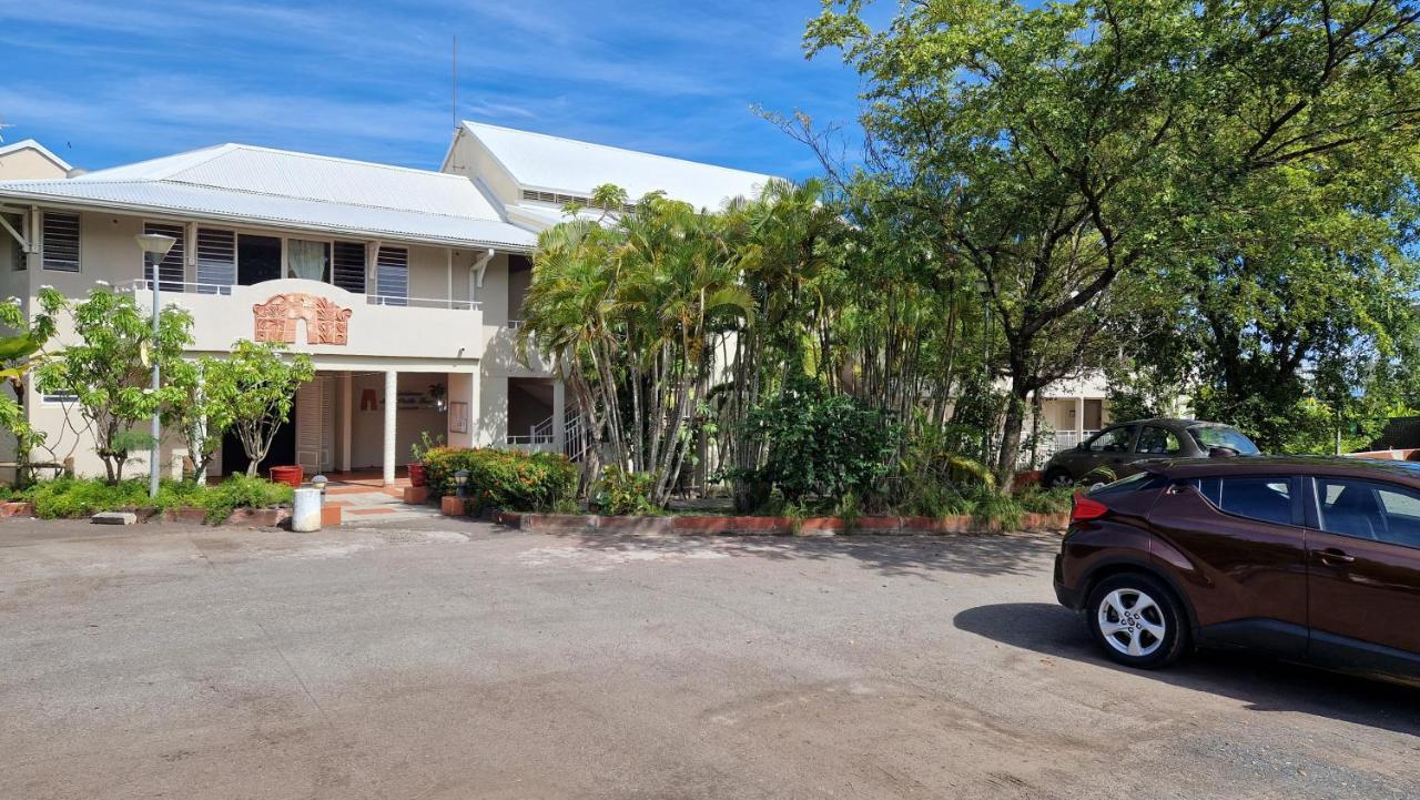 Grand Studio De 41 M², Vue Mer Et Jardin Tropical. Le Gosier  Exteriér fotografie